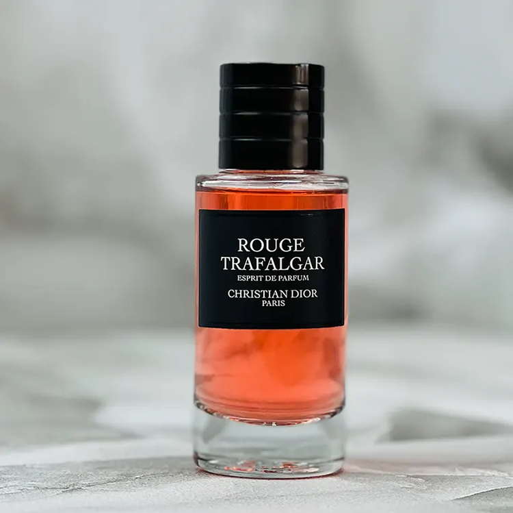 عطر ادکلن دیور رژ ترافالگار اسپریت د پارفوم 80 میل مستر کوالیتی
