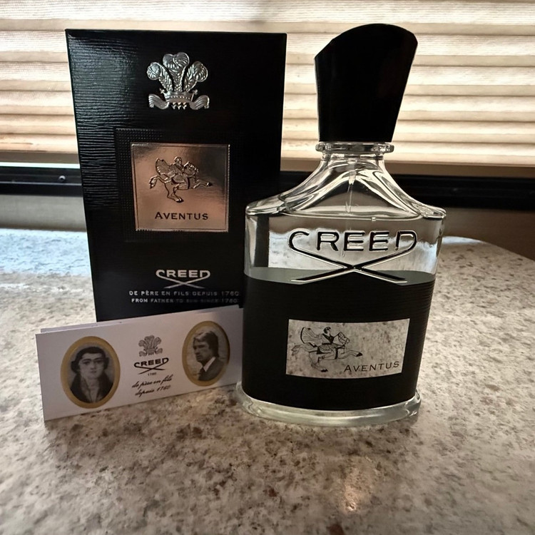 عطر و ادکلن کرید اونتوس Creed Aventus اصل با کیفیت عالی و ماندگاری بالا ( حداقل خرید 10 میل )